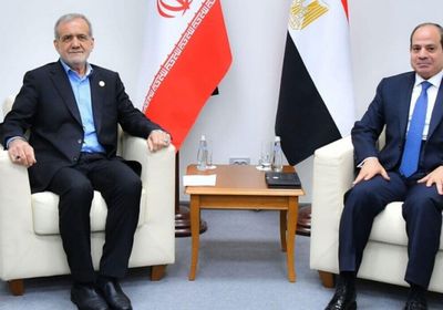 السيسي يطالب بزشكيان بوقف "الاعتداءات" على الدول العربية