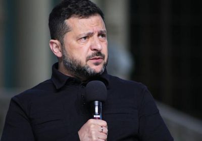 زيلينسكي يفرض عقوبات على متحدثته السابقة لدعمها