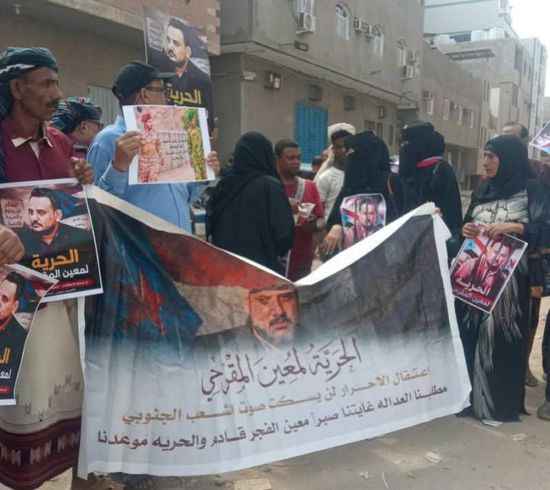 وقفة تضامنية أمام محكمة المنصورة تطالب بإنهاء احتجاز المقرحي