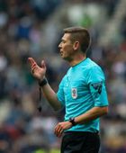 لجنة الحكام بالدوري الإنجليزي تعاقب حكم فيديو ديربي مانشستر