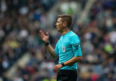 لجنة الحكام بالدوري الإنجليزي تعاقب حكم فيديو ديربي مانشستر