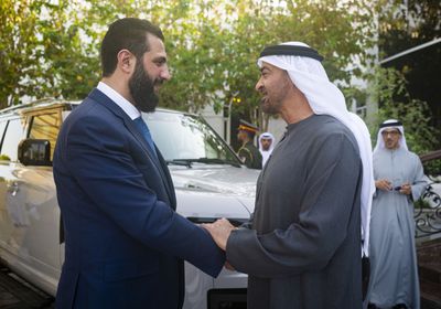 رئيس الإمارات والشرع يبحثان تعزيز العلاقات بين البلدين