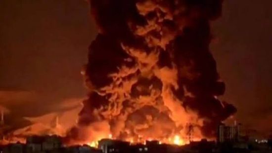 دوي انفجارات تهز جزيرة قشم الإيرانية 
