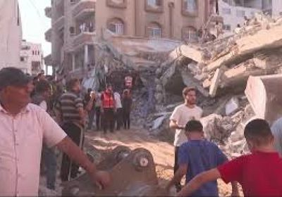 12 قتيلًا وأكثر من 100 مفقود بانهيار مبنى في غزة
