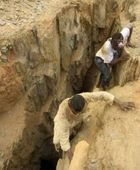 عشرات القتلى في انهيار منجم ذهب بالسودان