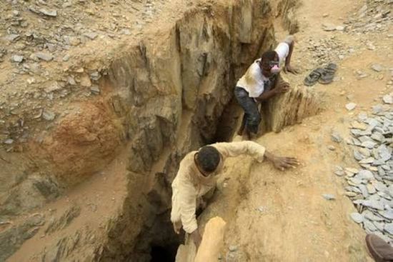 عشرات القتلى في انهيار منجم ذهب بالسودان