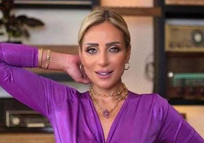 قبلة عفوية من عبد الباسط حمودة تحرج ريم البارودي في زفاف نجل سعد الصغير