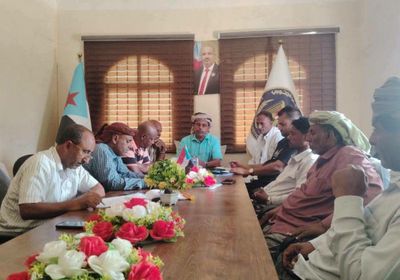 خلال اجتماعه.. "انتقالي سقطرى" يرفض المساس برموز الجنوب 