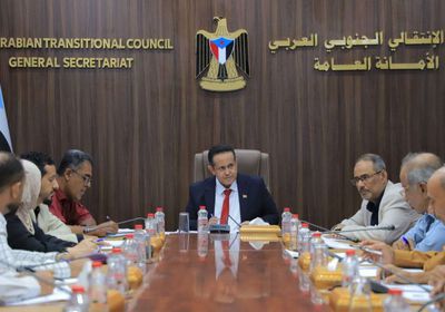 أمانة الانتقالي ترفض عسكرة الجنوب وتطالب بتنظيم ملف النزوح