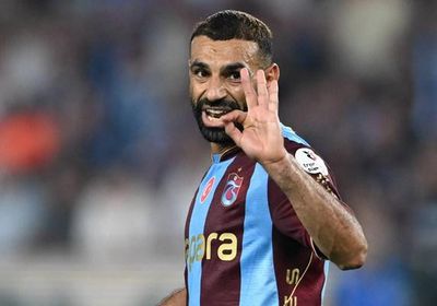 قبل الإعلان الرسمي.. محمد صلاح يجتمع مع مدرب طرابزون الجديد