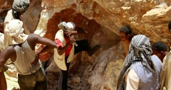 ارتفاع حصيلة انهيار منجم ذهب في السودان لـ82 قتيلاً