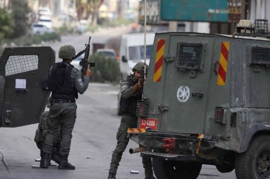 قوات الاحتلال تعتقل 8 فلسطينيين جنوب الخليل