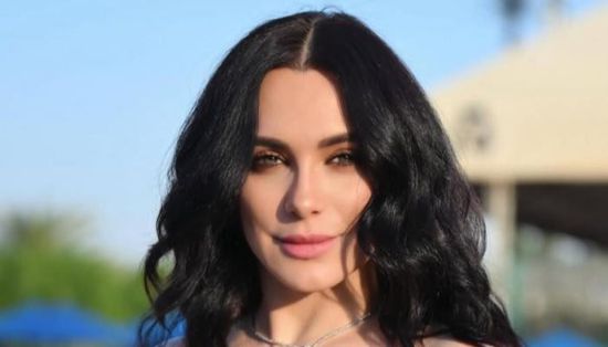 سلاف فواخرجي تحسم قرار العودة إلى سورية