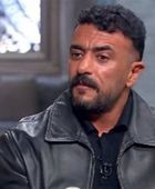 نقل والد الفنان أحمد العوضي إلى المستشفى بعد تعرضه لأزمة صحية 