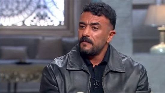 نقل والد الفنان أحمد العوضي إلى المستشفى بعد تعرضه لأزمة صحية 