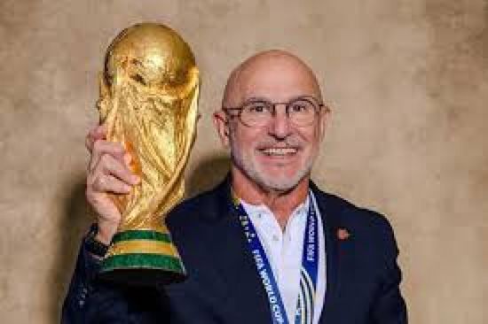 إسبانيا تمدد عقد دي لا فوينتي حتى 2032 بعد فوزه بكأس العالم