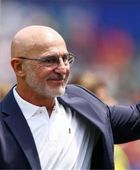 رسميا.. دي لا فوينتي يجدد عقده مع منتخب إسبانيا حتى 2032