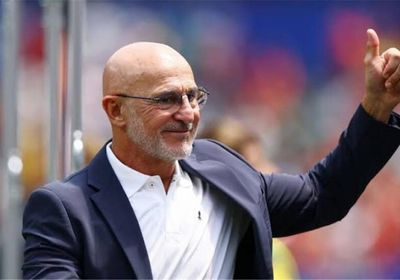 رسميا.. دي لا فوينتي يجدد عقده مع منتخب إسبانيا حتى 2032