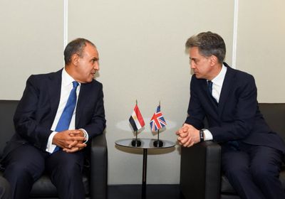 وزير الخارجية المصري يناقش مع نظيره البريطاني تعزيز العلاقات الثنائية