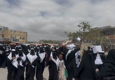 مسيرات طلابية بساحل حضرموت ترفض فصل المعلمين المتعاقدين