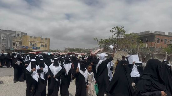 مسيرات طلابية بساحل حضرموت ترفض فصل المعلمين المتعاقدين