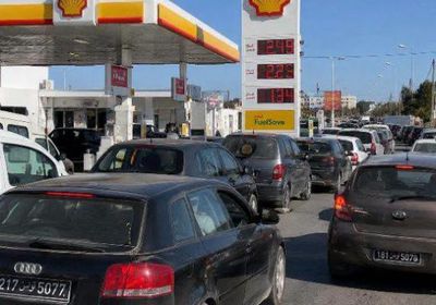 إضراب ناقلي الوقود يشعل طوابير المحطات في تونس