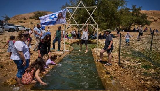 ينابيع الضفة الغربية في قبضة المستوطنين.. صراع على المياه والتراث