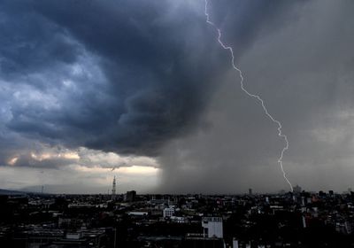 الإعصار بولو يهدد سواحل المكسيك