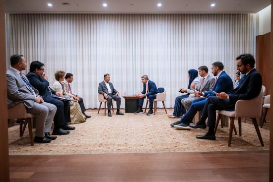 وزير الخارجية الإماراتي يلتقي رئيس وزراء بنجلاديش في نيويورك