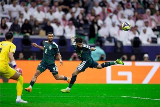السعودية يهزم نظيره العماني بثلاثية نظيفة في خليجي 27 