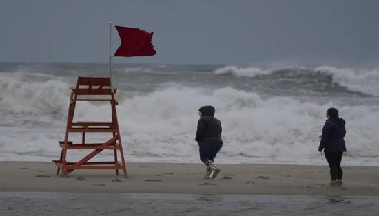 عاصفة "نور إيستر" تضرب أمريكا وتقطع الكهرباء عن آلاف
