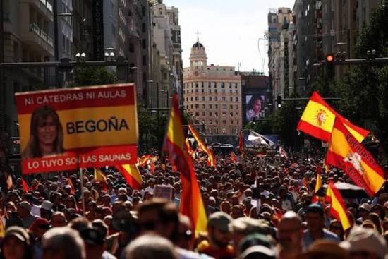 المئات يواصلون الاعتصام لليلة الثانية في ساحة بمدريد