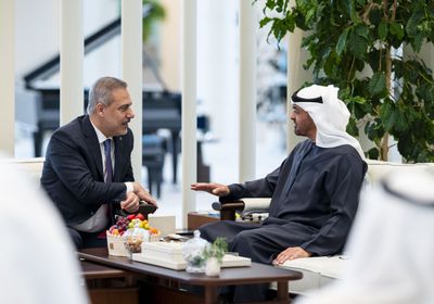 رئيس الإمارات يستقبل وزير الخارجية التركي