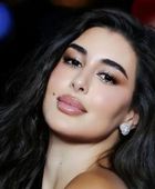 ياسمين صبري تتألق بالأحمر في أسبوع الموضة بباريس