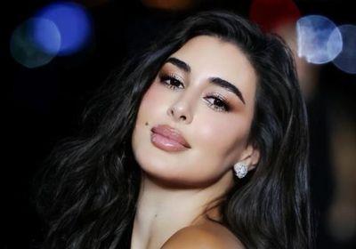ياسمين صبري تتألق بالأحمر في أسبوع الموضة بباريس