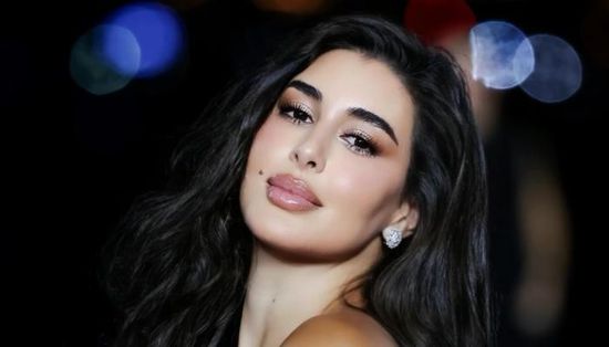 ياسمين صبري تتألق بالأحمر في أسبوع الموضة بباريس
