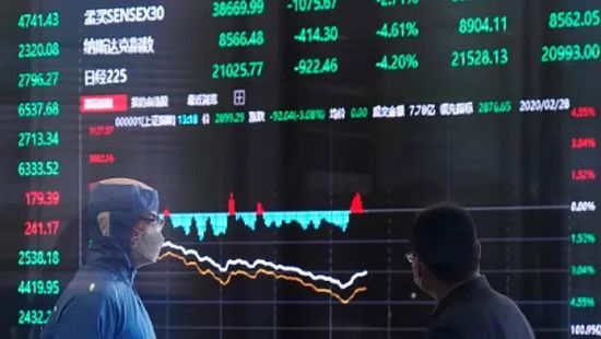 تباين الأسهم الصينية وسط ترقب قيود تجارية أوروبية