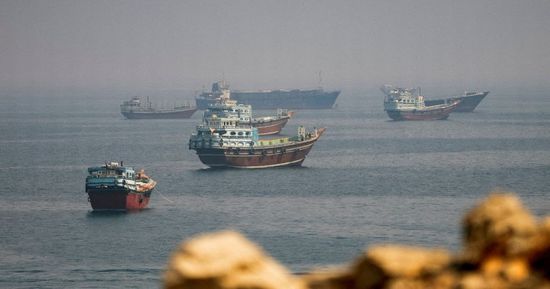 هيئة بحرية بريطانية: مقذوف مجهول استهدف ناقلة في مضيق هرمز