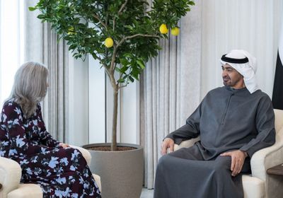 رئيس الإمارات يستقبل السيناتور جوني إيرنست
