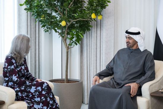 رئيس الإمارات يستقبل السيناتور جوني إيرنست