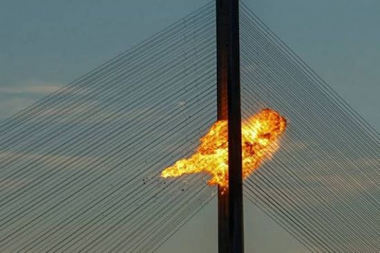 روسيا: استهداف جسر في كييف وسفينتين في البحر الأسود