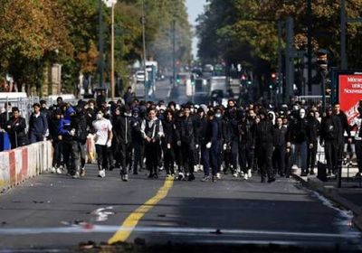 احتجاجات طلاب المدارس في فرنسا تشعل شوارع باريس 