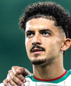 لخضر بلومي يكشف سر تألق نجله مع الجزائر وهال سيتي