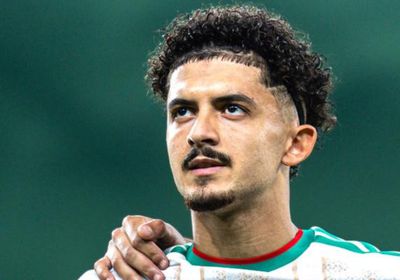 لخضر بلومي يكشف سر تألق نجله مع الجزائر وهال سيتي