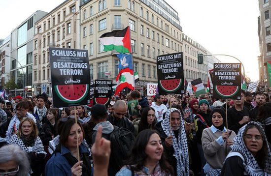 آلاف المتظاهرين يشاركون بمسيرة مؤيدة لفلسطين في برلين