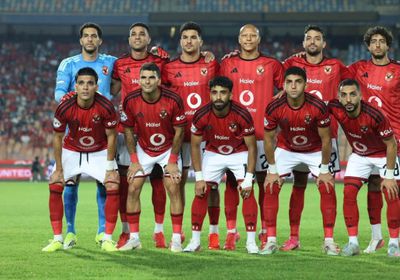 الأهلي يحسم القمة المصرية ويتصدر الدوري بفوزه على الزمالك