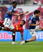 فرايبورج بعشرة لاعبين يفوز على شالكه ويتصدر الدوري الألماني