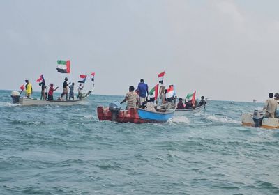 سقطرى تحيي ذكرى ثورة أكتوبر بعرض بحري في ساحل حديبو