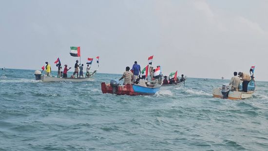 سقطرى تحيي ذكرى ثورة أكتوبر بعرض بحري في ساحل حديبو