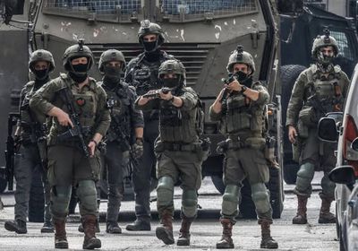 الجيش الإسرائيلي ينفذ مداهمة في مدينة رام الله توقع إصابات